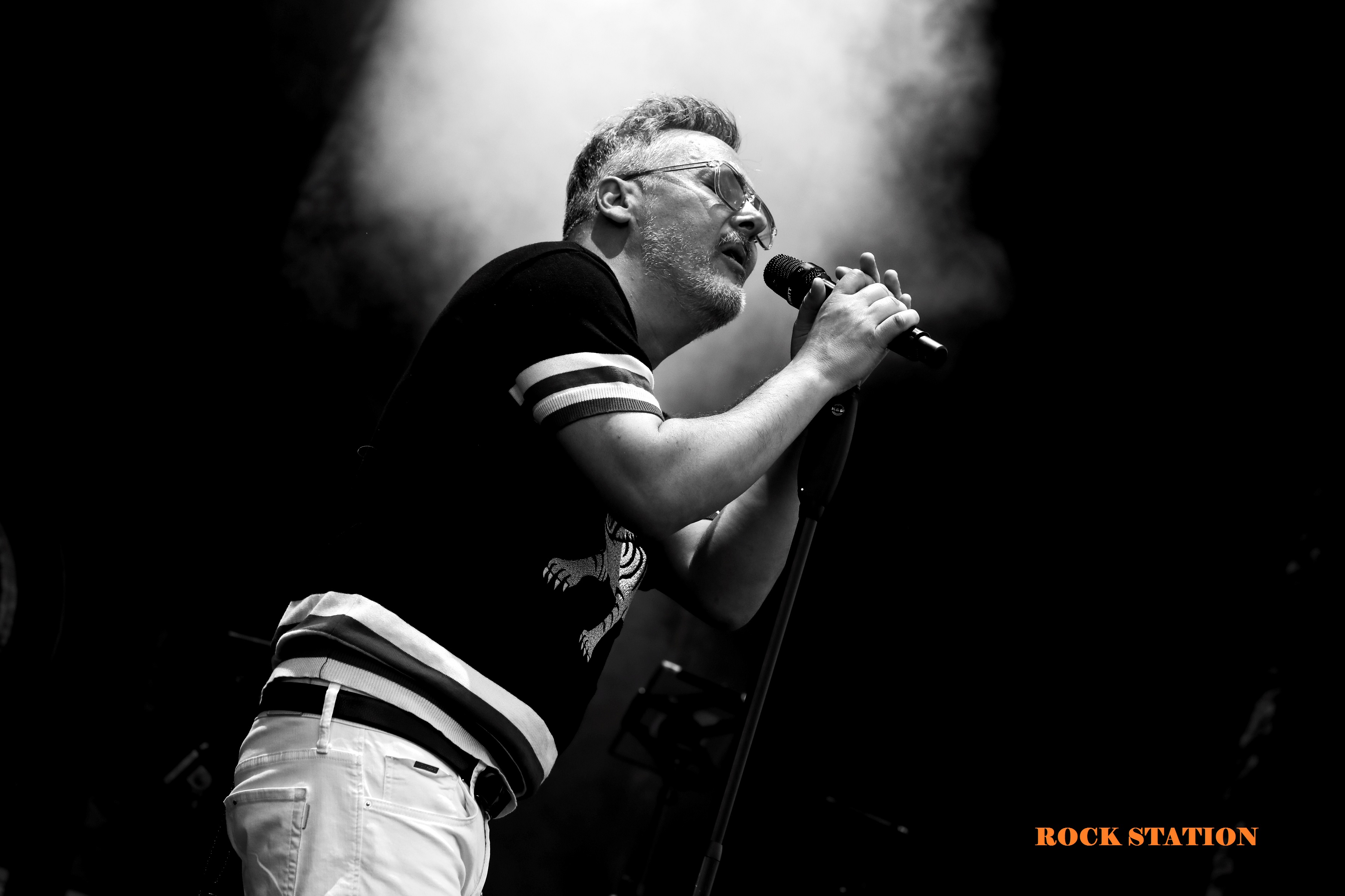 LOVE OF LESBIAN La gran Hermandad