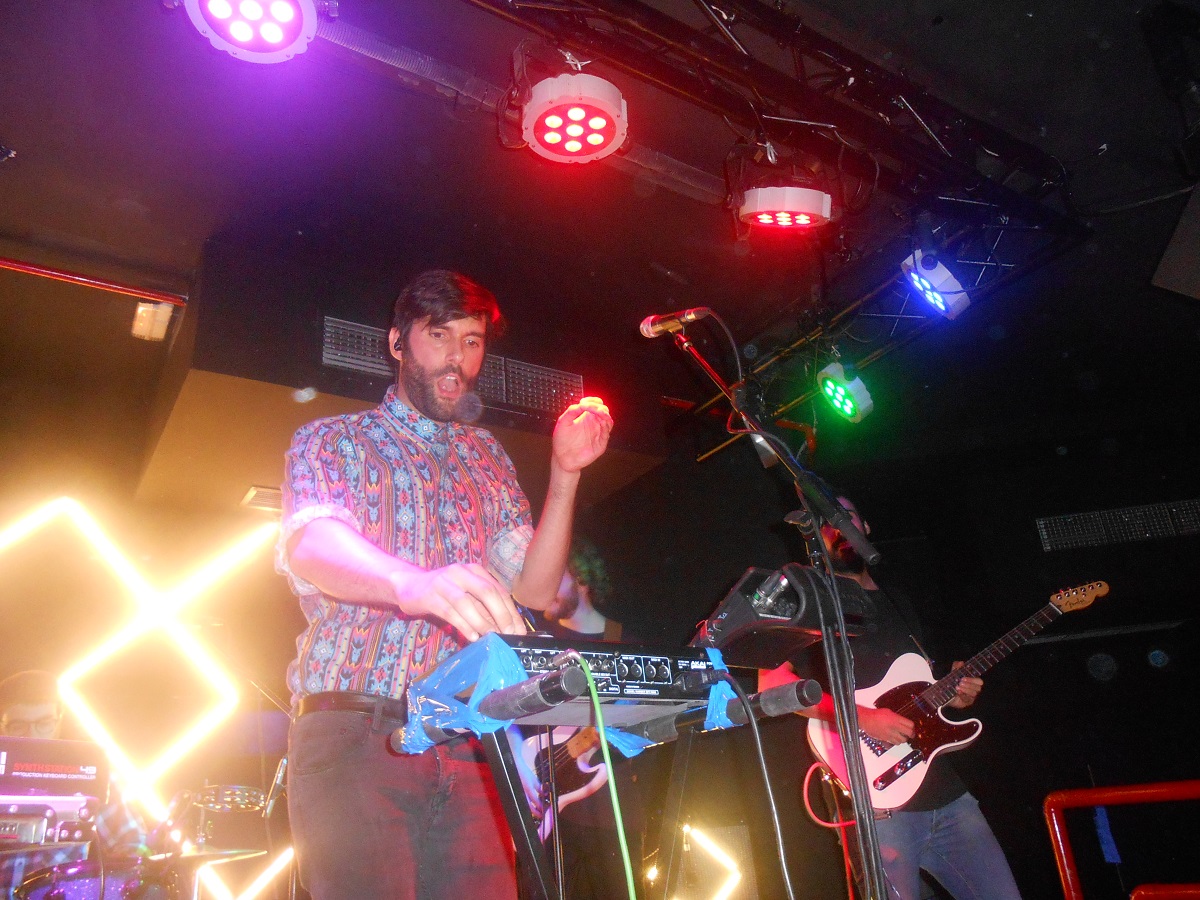 THE NOISES - DIFERENTES Y ESPECIALES