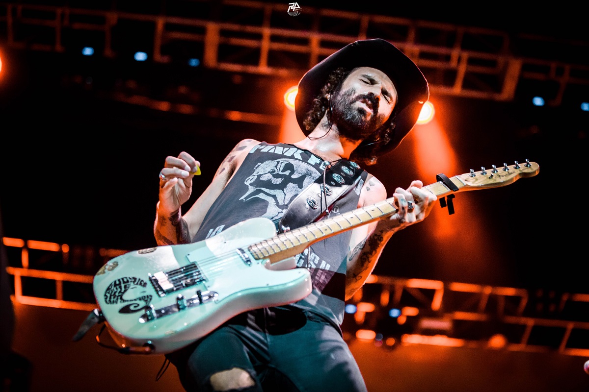LEIVA - CON POLVORA AL PALACIO