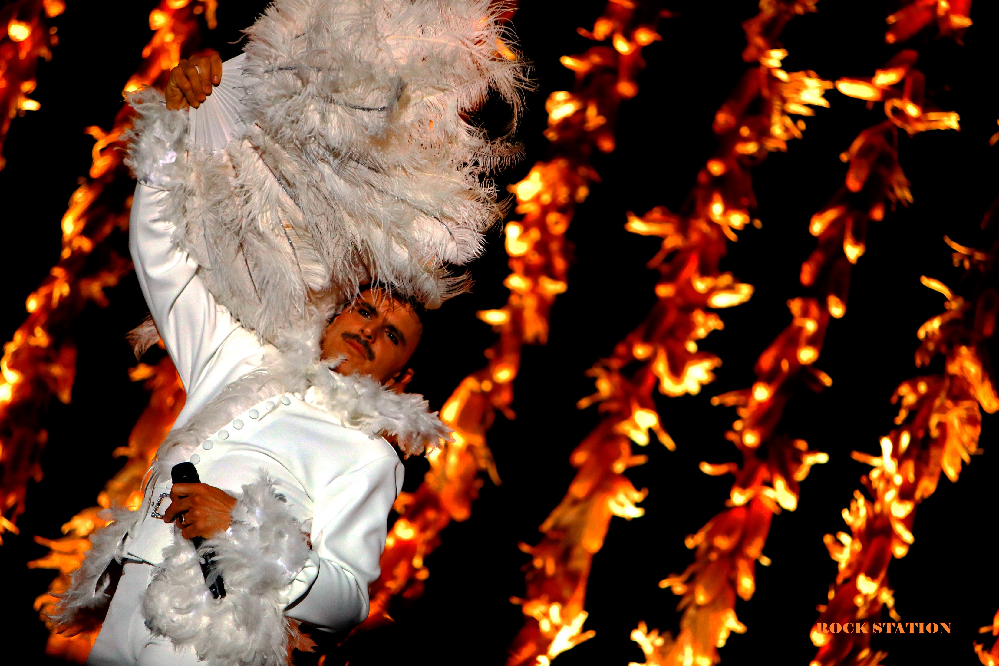 RODRIGO CUEVAS Rey de la verbena cañí